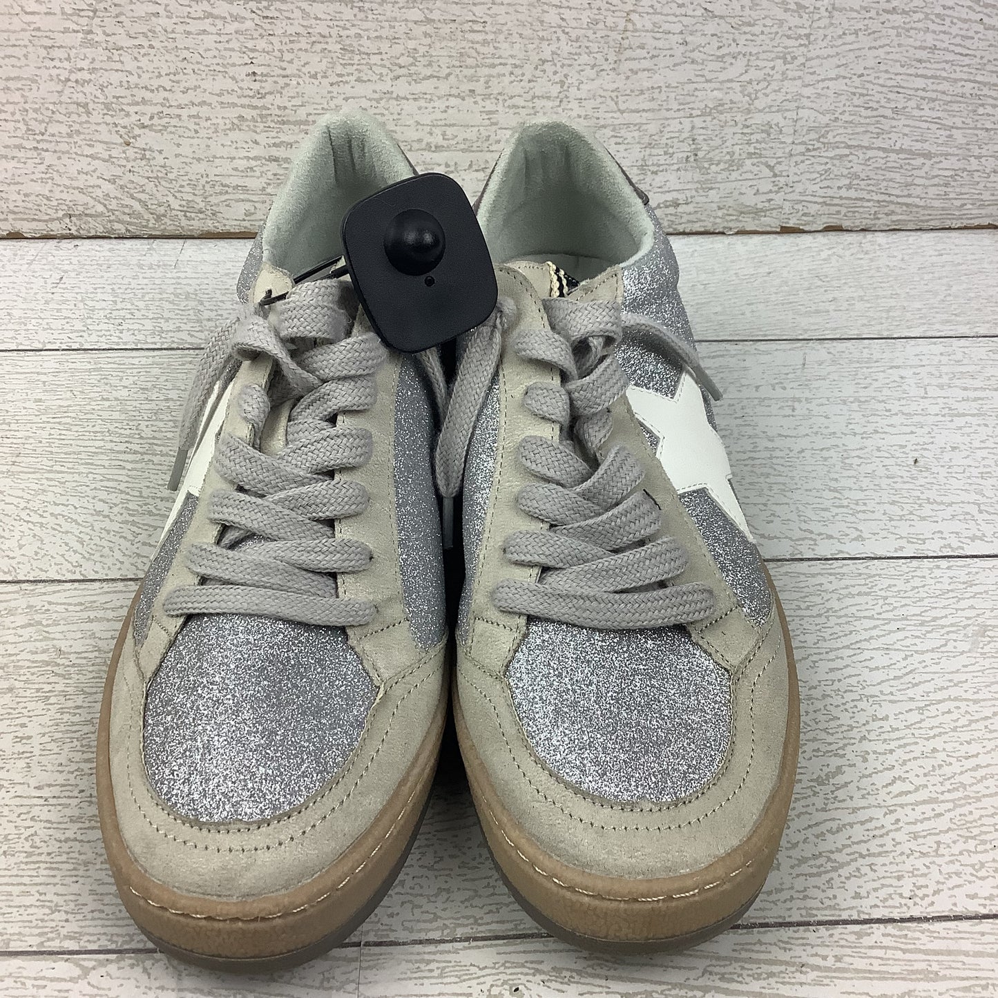 Shoes Sneakers By Shu Shop In Silver, Size: 9