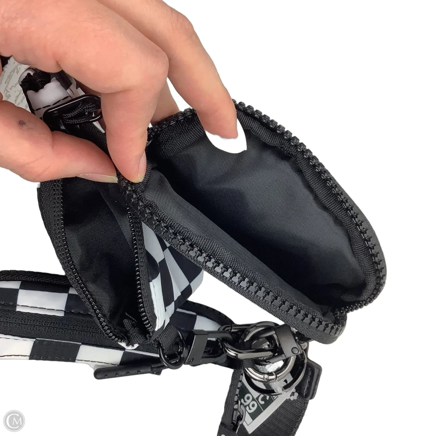 Wristlet By Clothes Mentor, Size: Medium