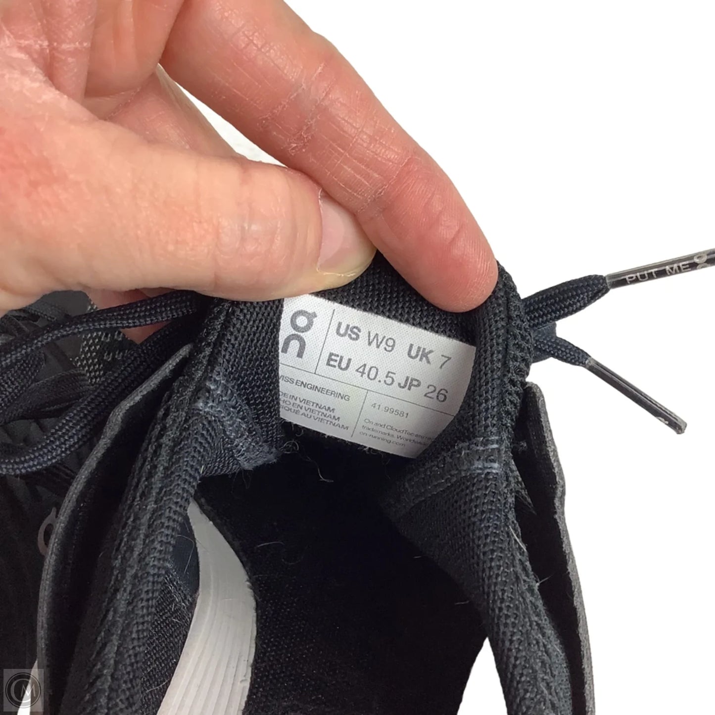 Shoes Athletic By On In Black, Size: 9