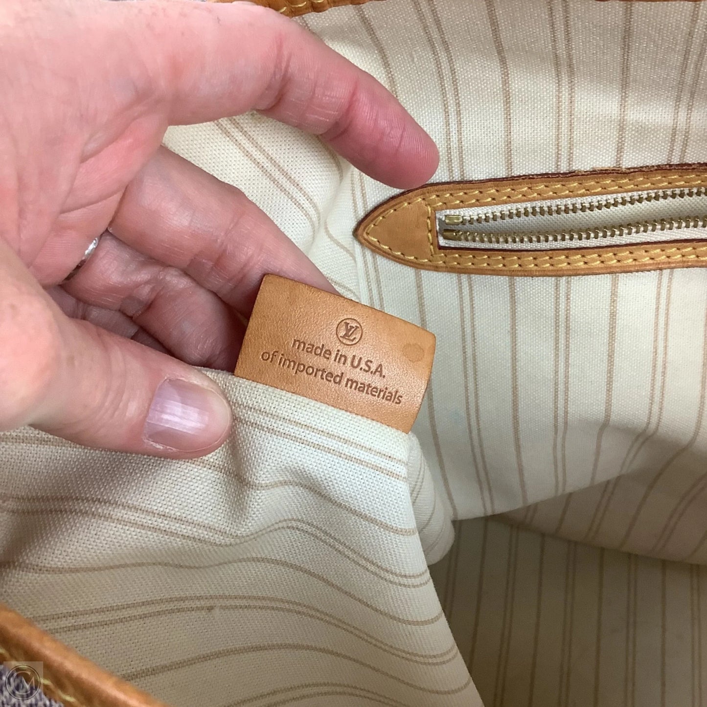 Handbag Luxury Designer By Louis Vuitton, Size: Large