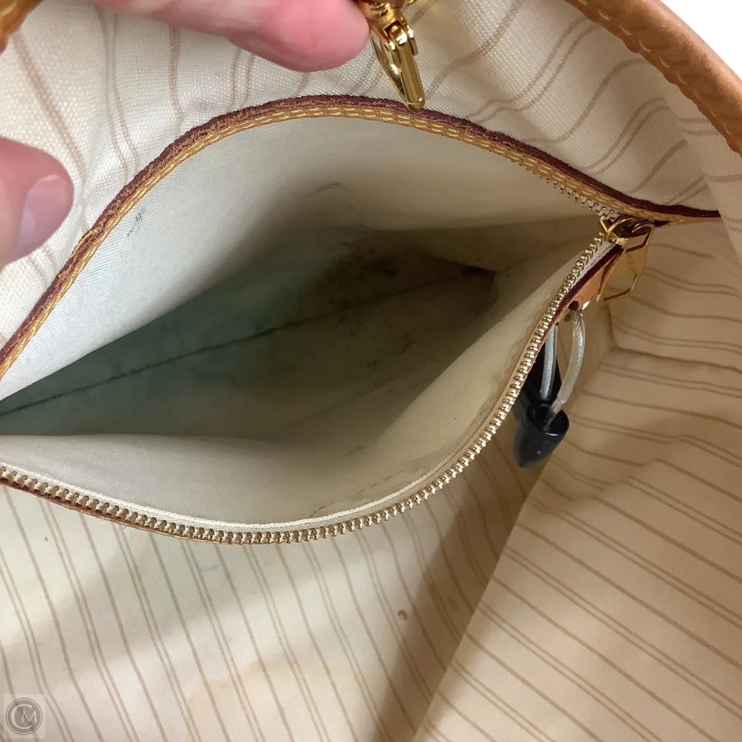 Handbag Luxury Designer By Louis Vuitton, Size: Large