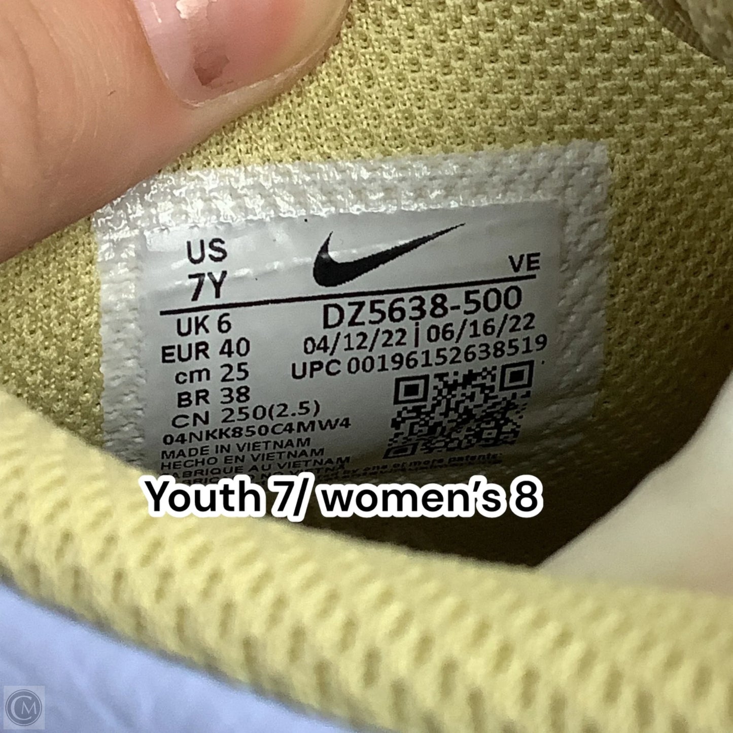 Shoes Sneakers By Nike In Multi-colored, Size: 8