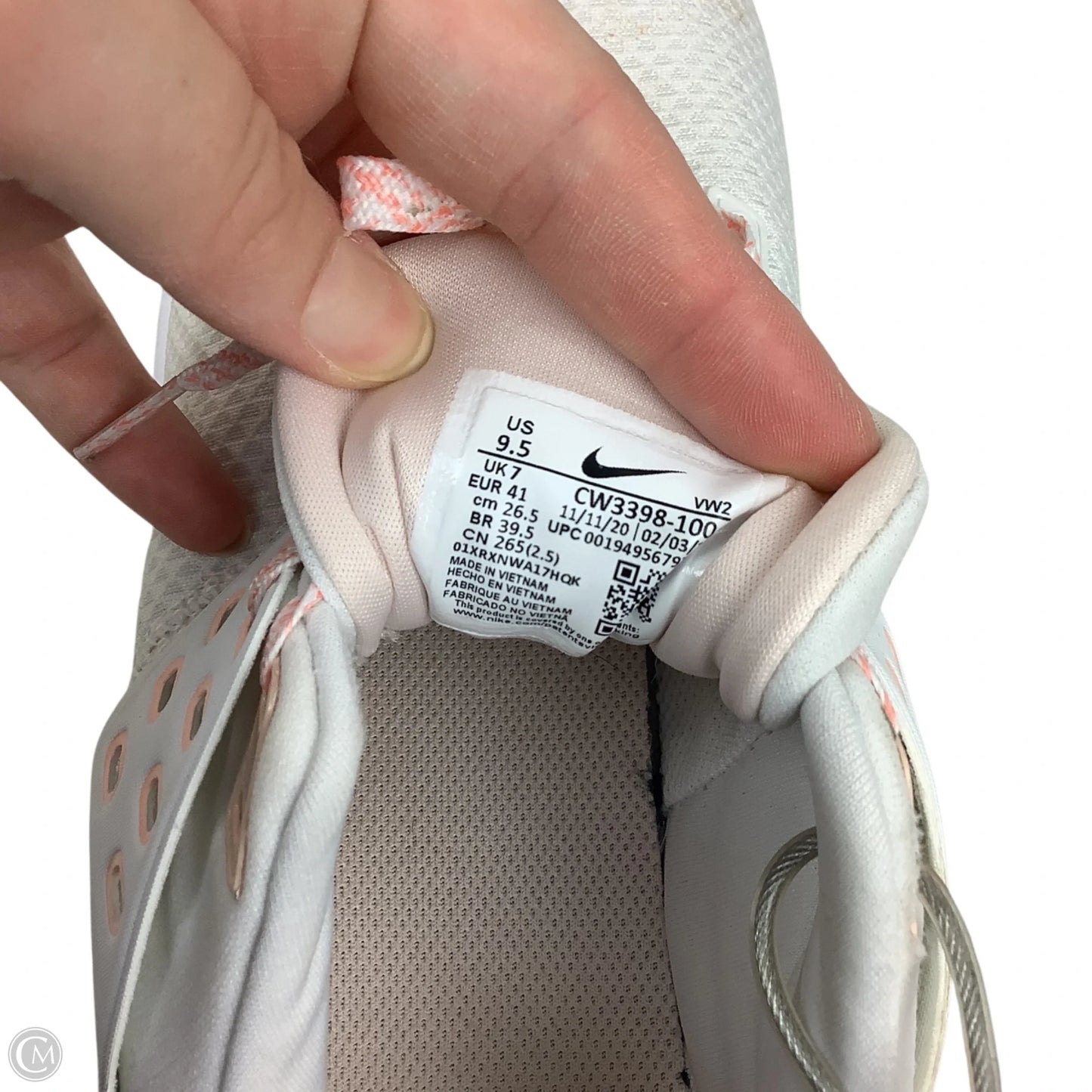Shoes Athletic By Nike In Cream, Size: 9.5