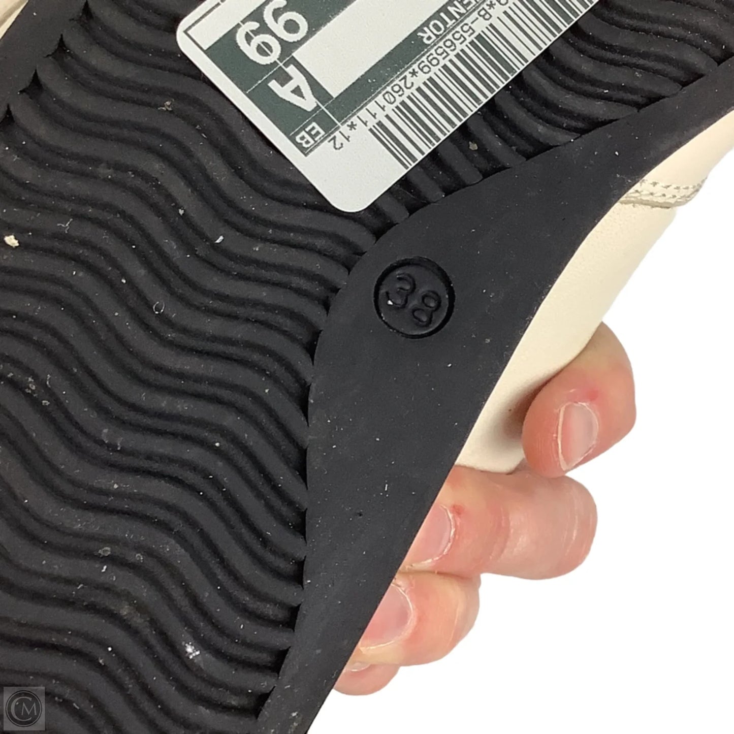 Shoes Sneakers By Clothes Mentor In Black & Cream, Size: 7.5 (38)