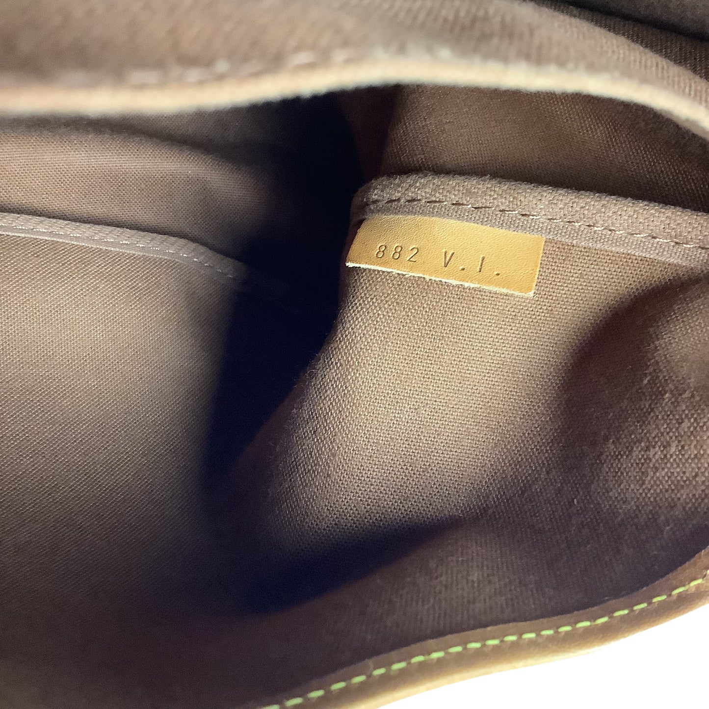 Handbag Luxury Designer By Louis Vuitton, Size: Medium