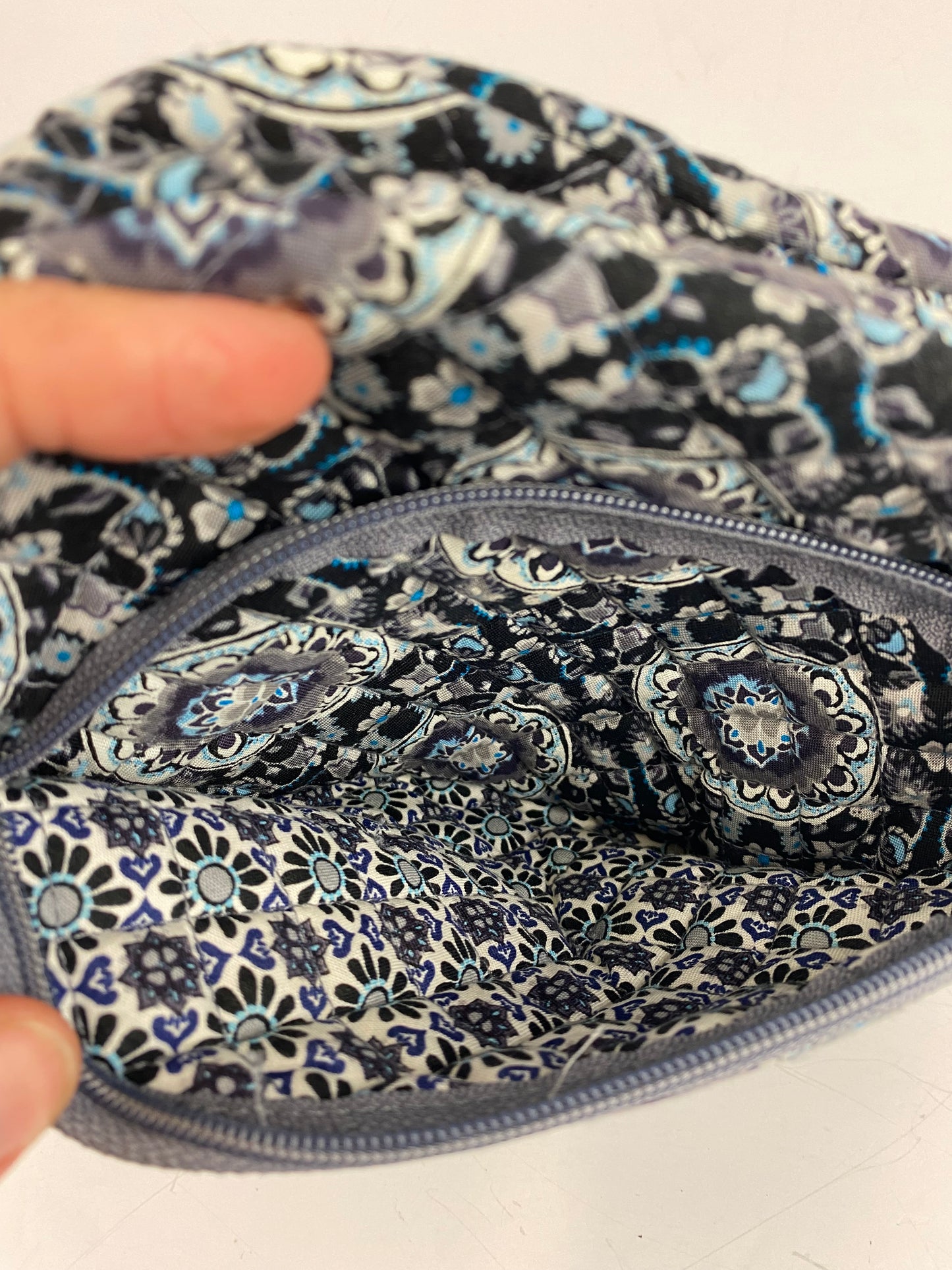 Makeup Bag By Vera Bradley, Size: Medium