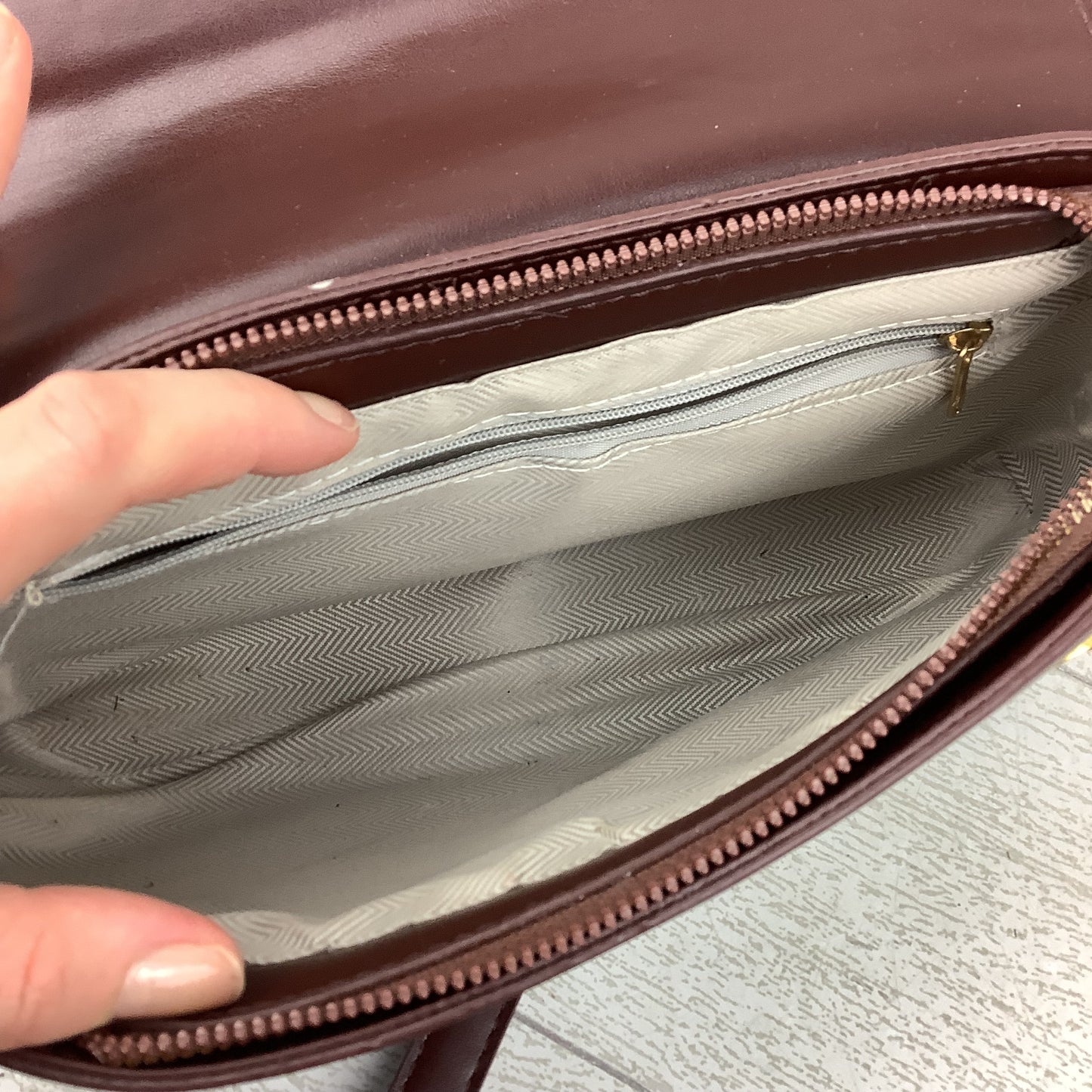 Crossbody By Clothes Mentor, Size: Medium