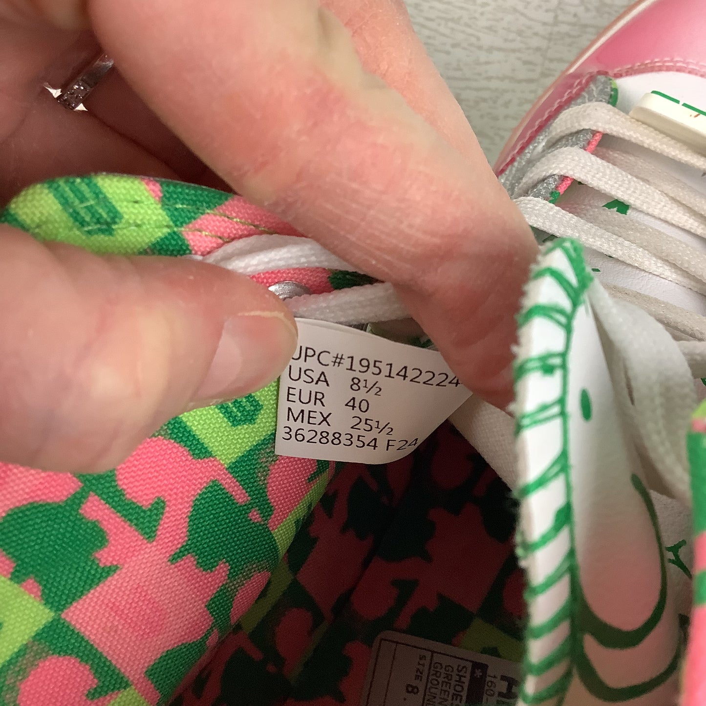 Shoes Sneakers By Clothes Mentor In Green & Pink, Size: 8.5