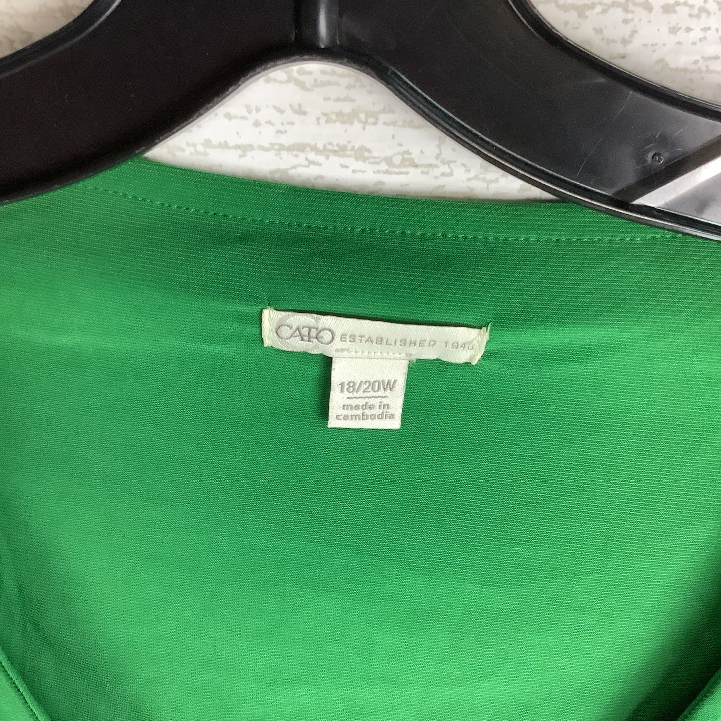 Top Long Sleeve By Cato In Green, Size: 1x (18/20)