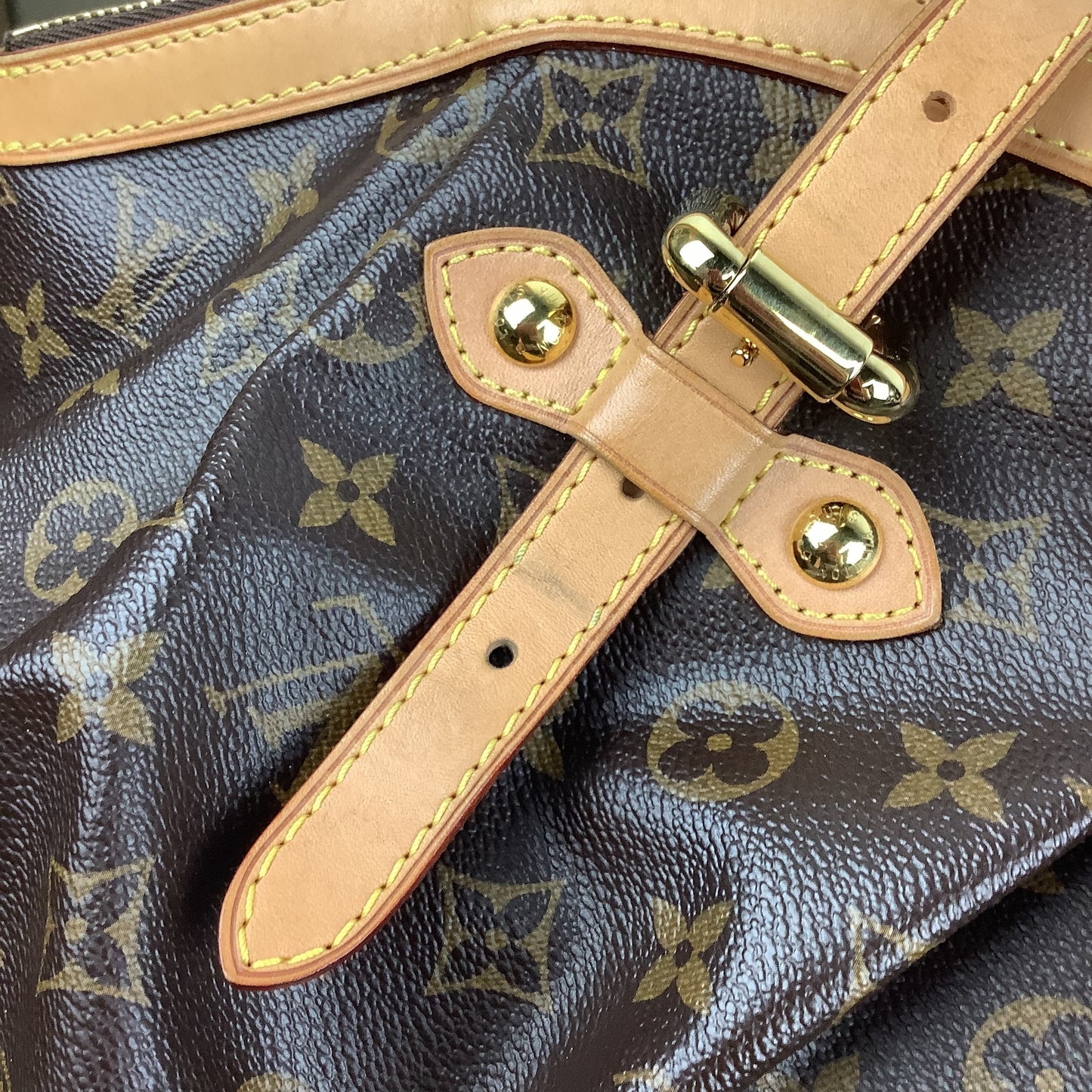 Handbag Luxury Designer By Louis Vuitton, Size: Medium