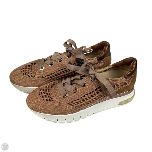 Shoes Sneakers By Cmb In Brown, Size: 11 (41)