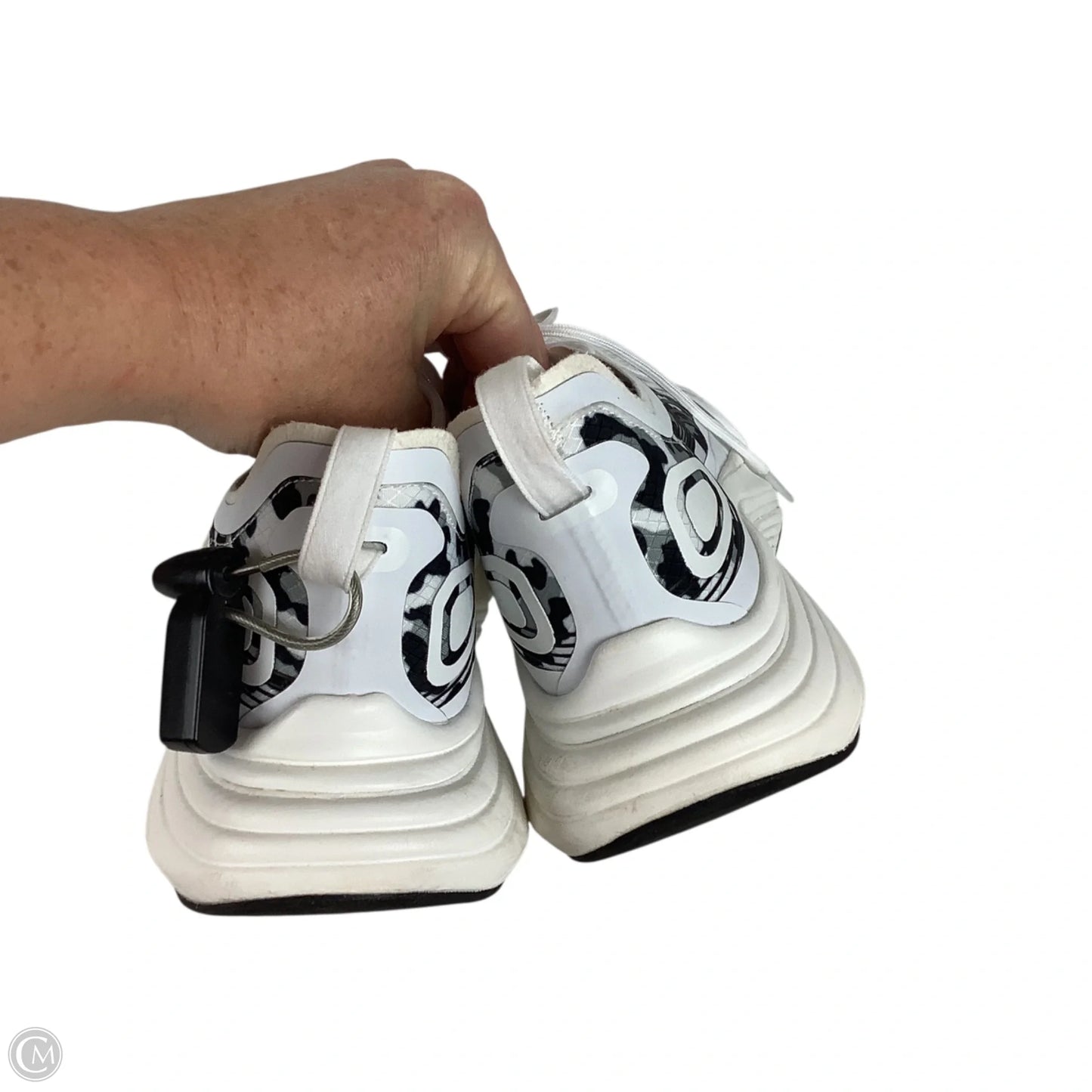 Shoes Designer By Apl In Black & White, Size: 8