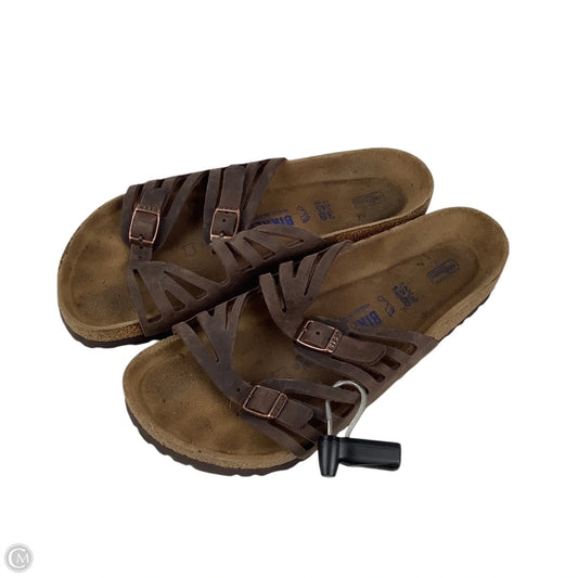 Sandals Flats By Birkenstock In Brown, Size: 7.5 (38)