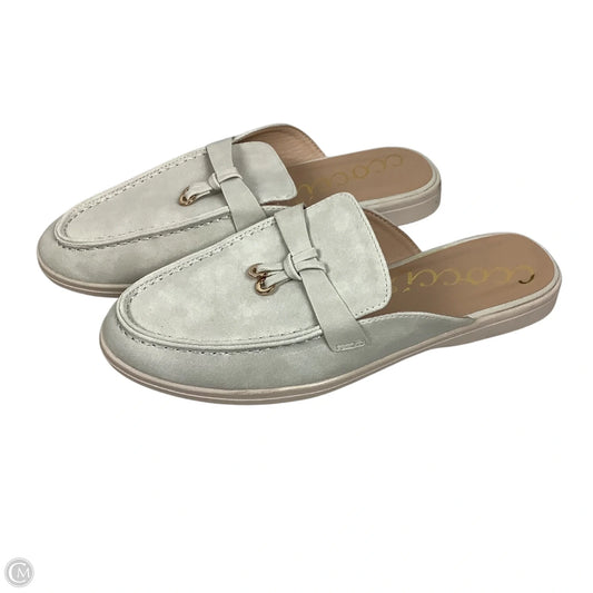 Shoes Flats By Clothes Mentor In Cream, Size: 9