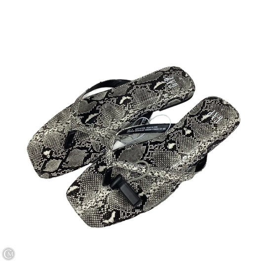 Sandals Flip Flops By Gap In Snakeskin Print, Size: 9