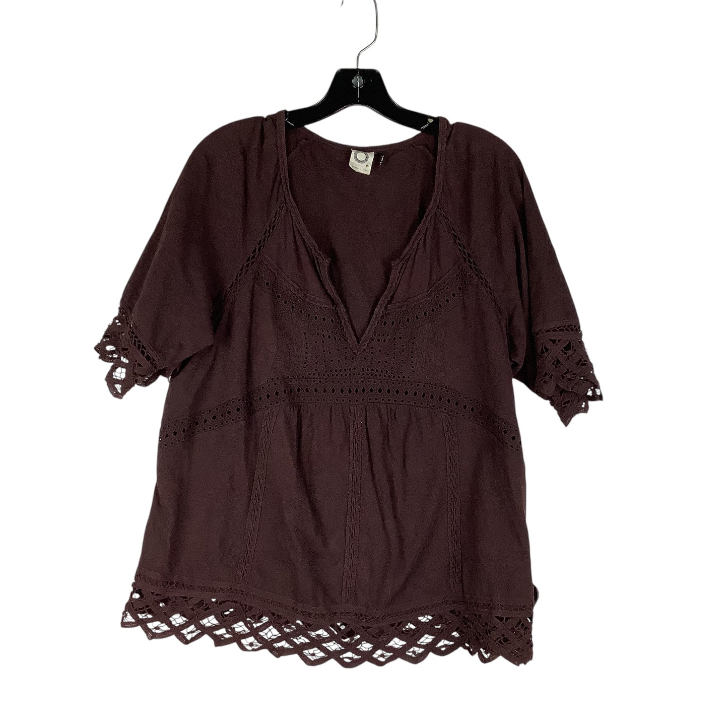 Top Short Sleeve By Akemi And Kin In Brown, Size: L