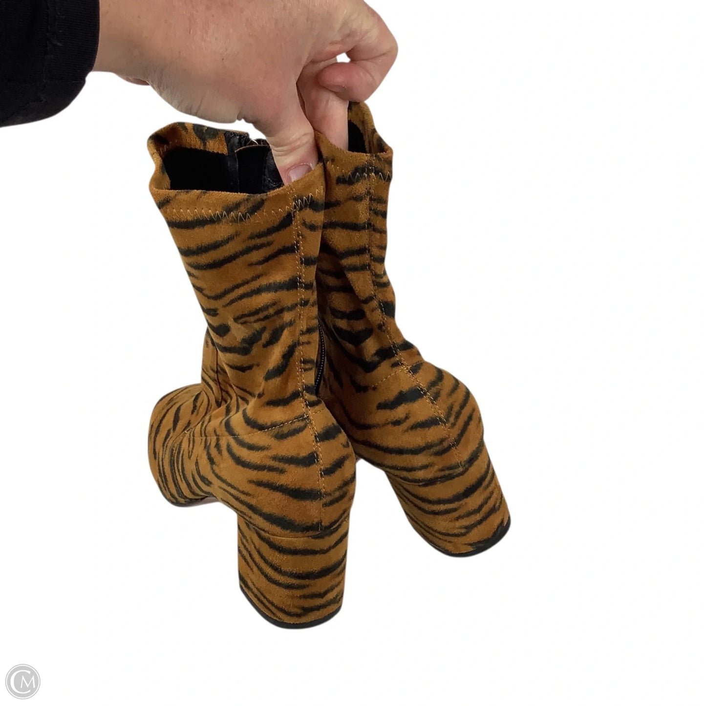 Boots Ankle Heels By Clothes Mentor In Animal Print, Size: 9.5 (40)