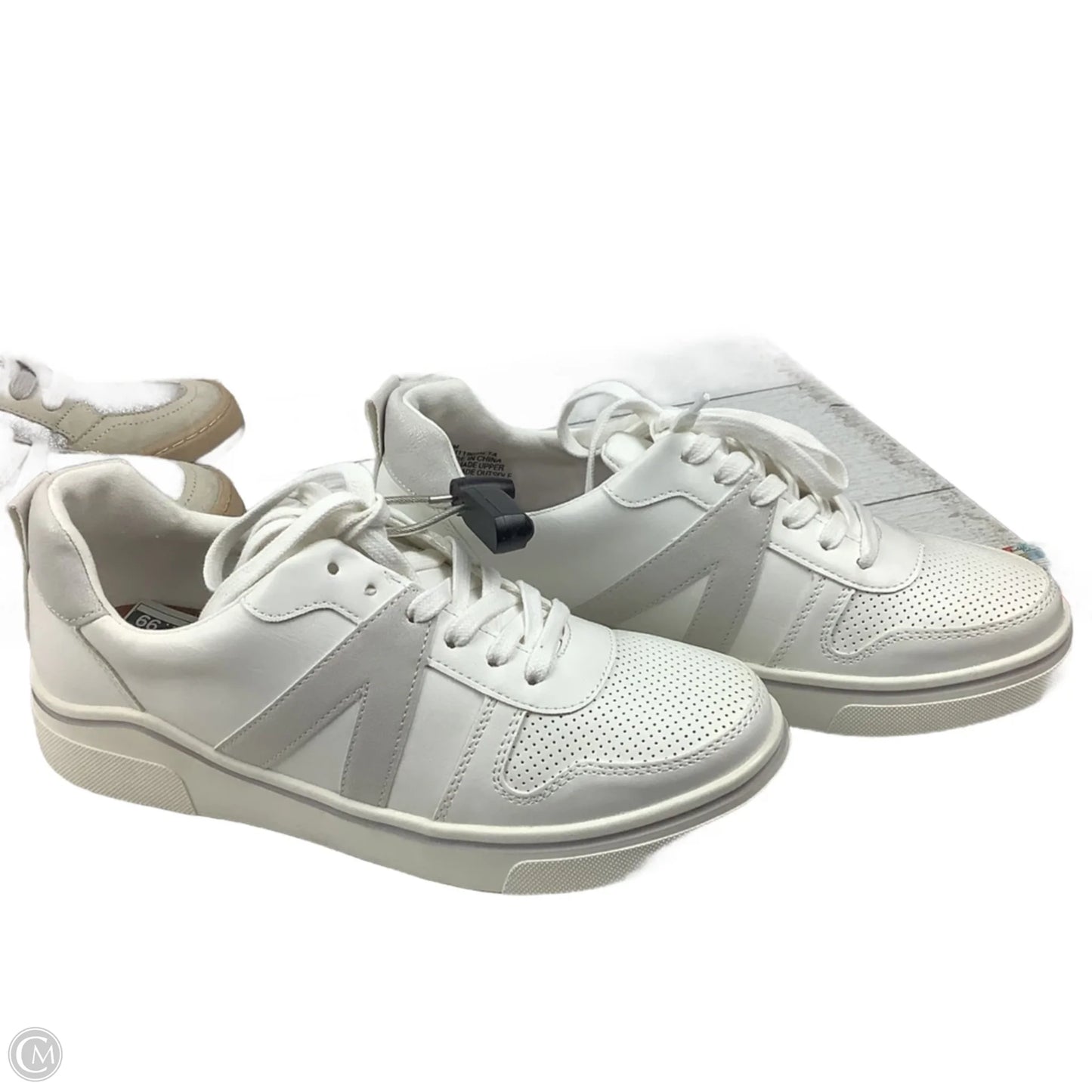 Shoes Sneakers By Mia In White, Size: 8