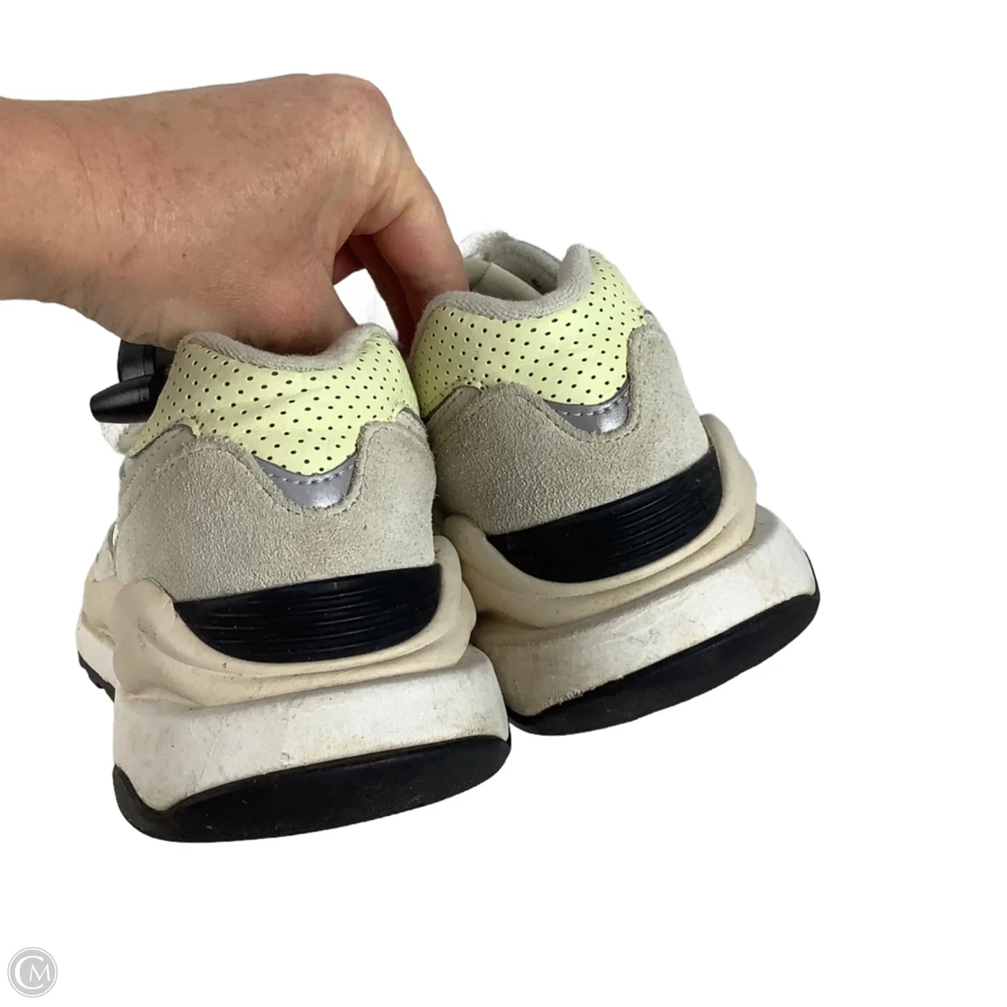 Shoes Athletic By New Balance In Cream, Size: 9