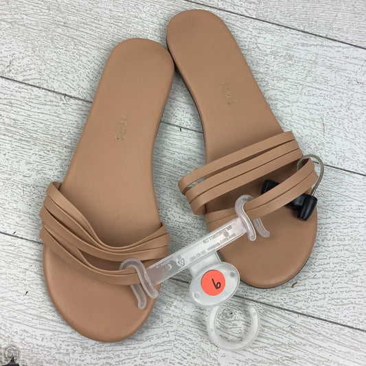 Sandals Flats By Cmc In Beige, Size: 9