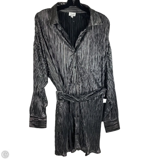 Dress Casual Short By Le Lis In Silver, Size: S