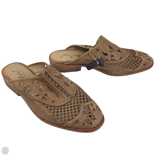 Sandals Flats By Free People In Brown, Size: 10.5