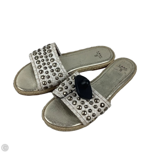 Sandals Flats By Clothes Mentor In Gold, Size: 7.5