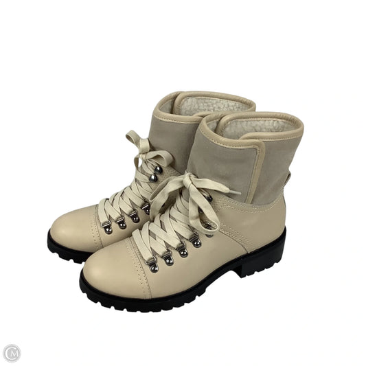 Boots Ankle Flats By Frye And Co In Cream, Size: 9
