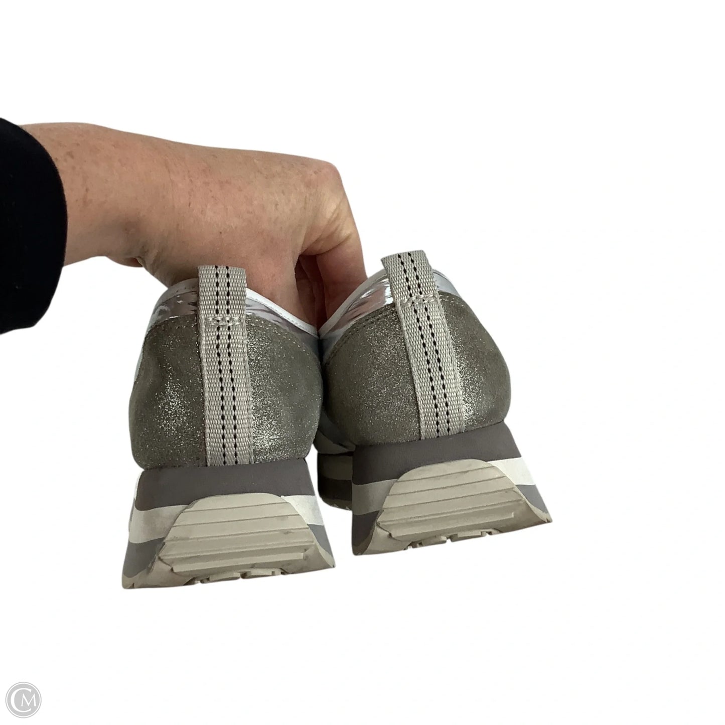 Shoes Sneakers By Clothes Mentor In Silver, Size: 8