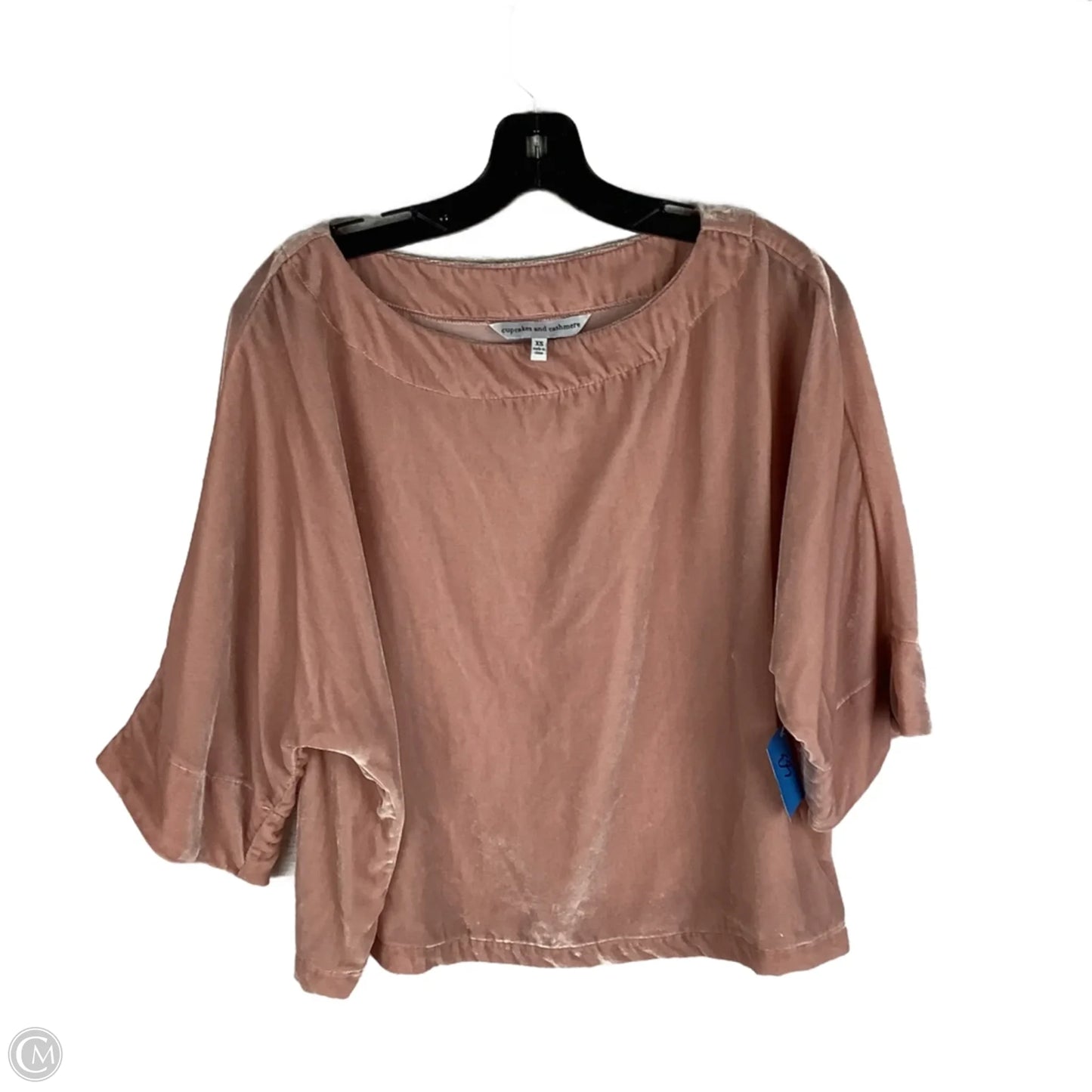 Top Short Sleeve By Cupcakes And Cashmere In Pink, Size: Xs