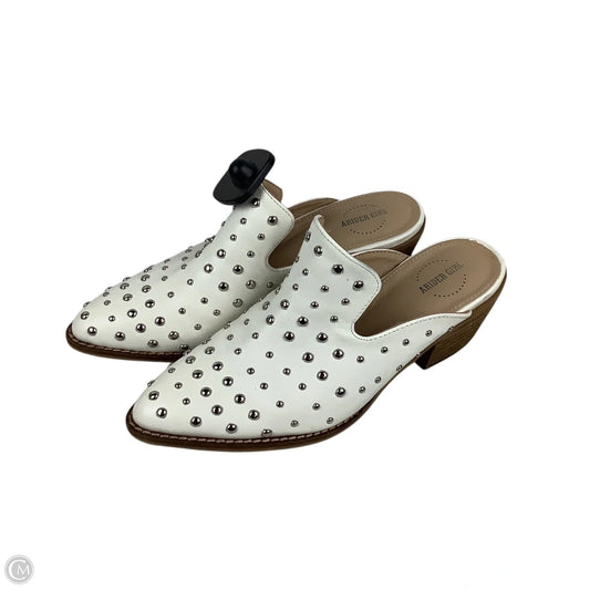 Shoes Heels Block By Clothes Mentor In Cream & Silver, Size: 6.5