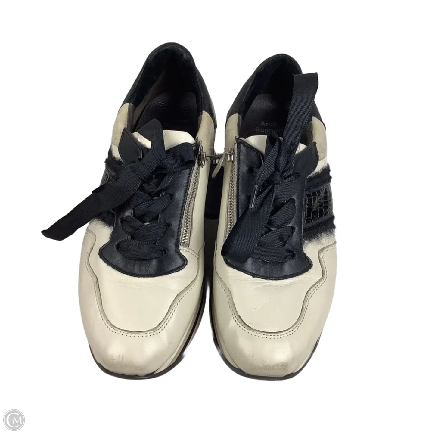Shoes Sneakers By Clothes Mentor In Black & Cream, Size: 7.5 (38)
