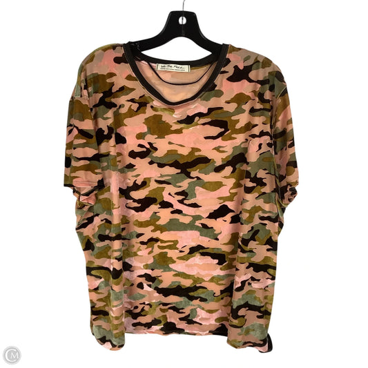 Top Short Sleeve By We The Free In Camouflage Print, Size: M
