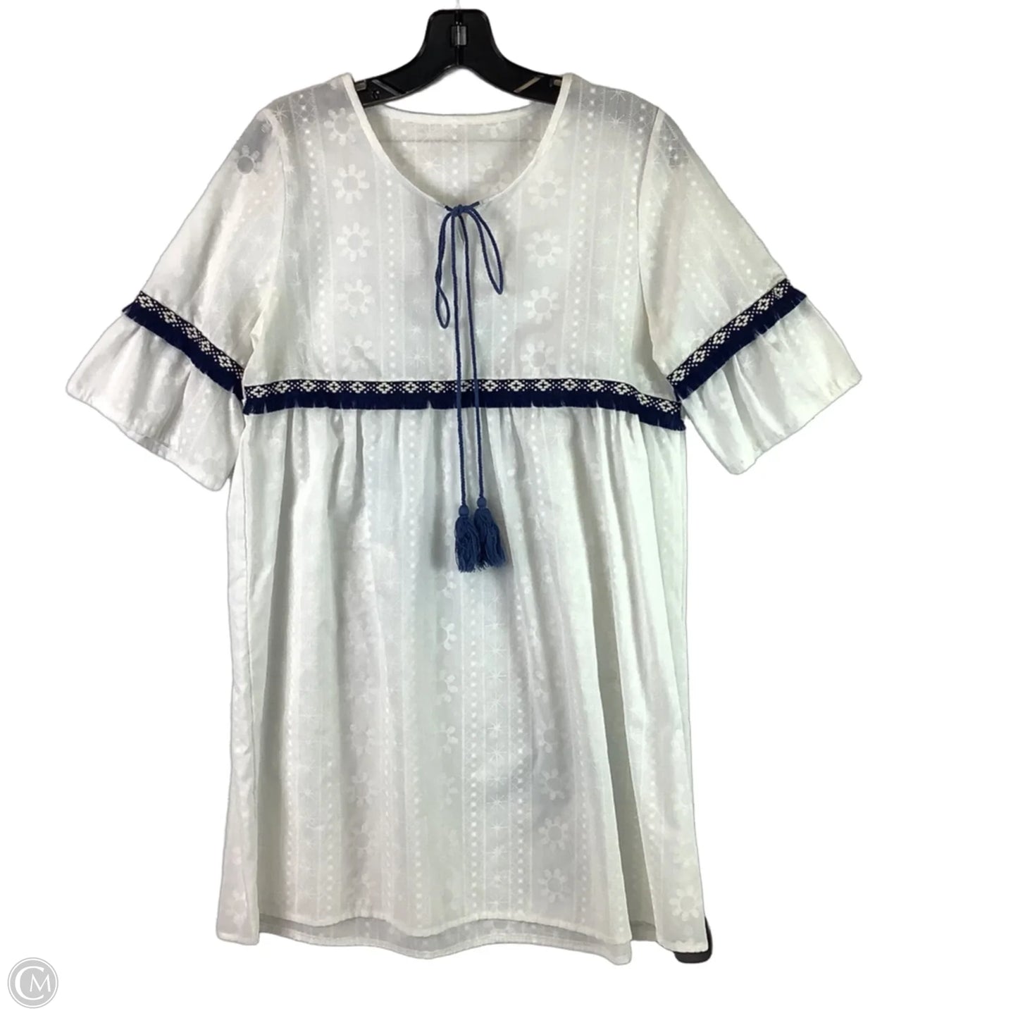 Dress Casual Short By Clothes Mentor In White, Size: M