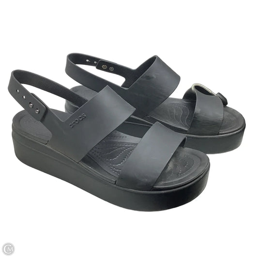 Sandals Heels Platform By Crocs In Black, Size: 10