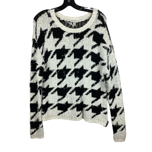 Sweater By Cato In Black & White, Size: L