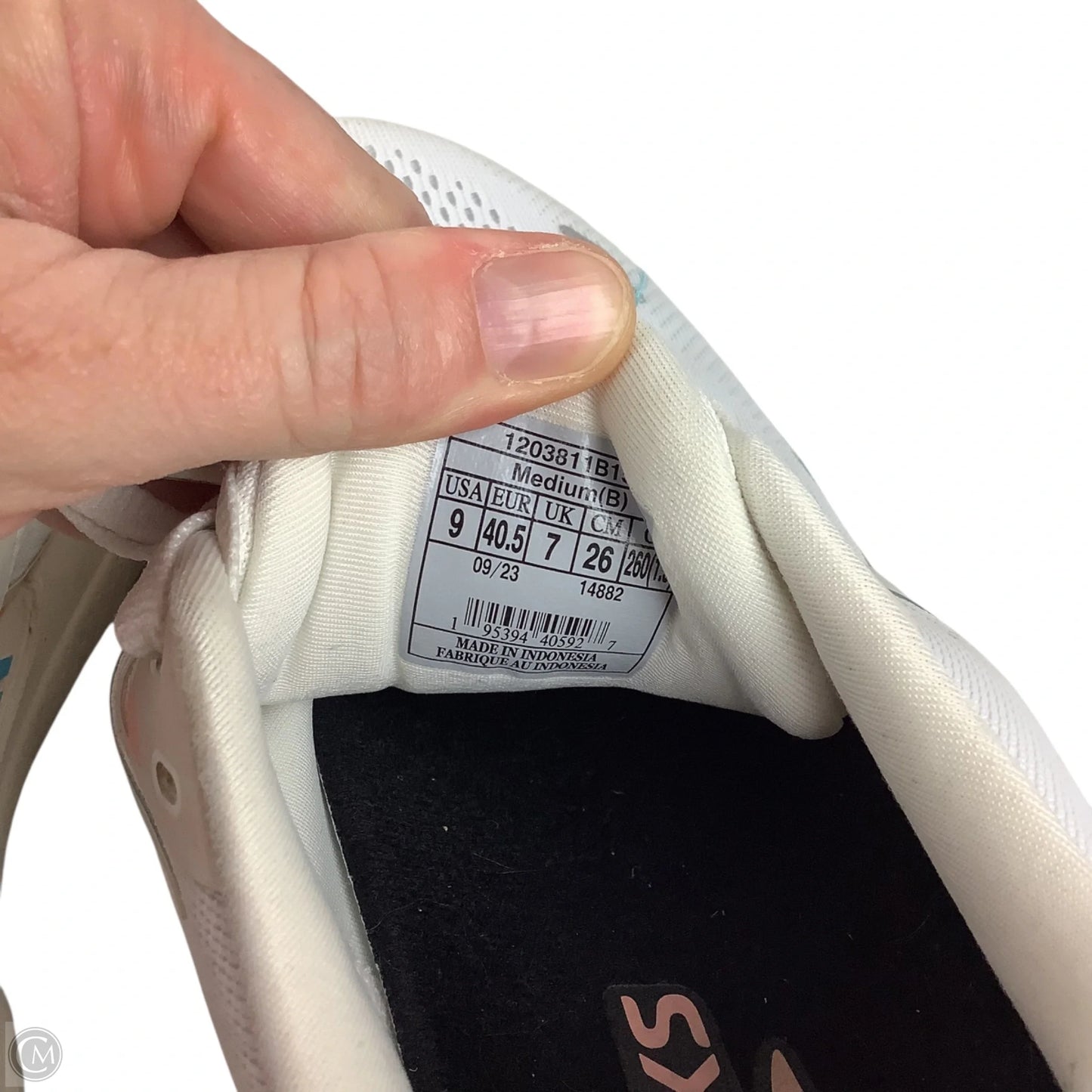 Shoes Athletic By Brooks In White, Size: 9