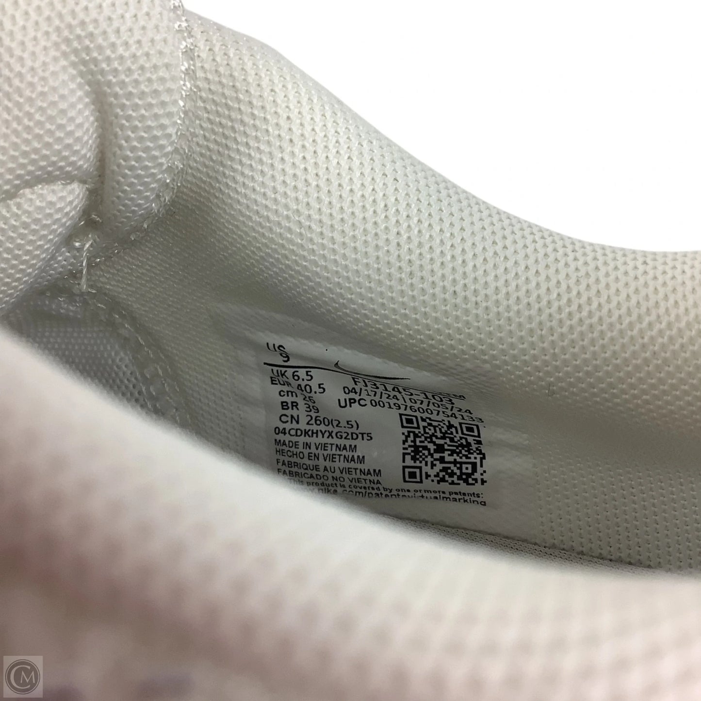 Shoes Athletic By Nike In Cream, Size: 9