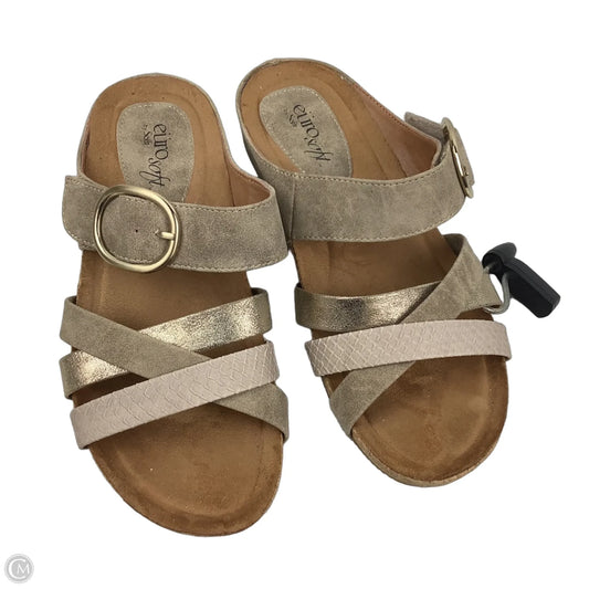 Sandals Flats By Sofft In Gold, Size: 6.5