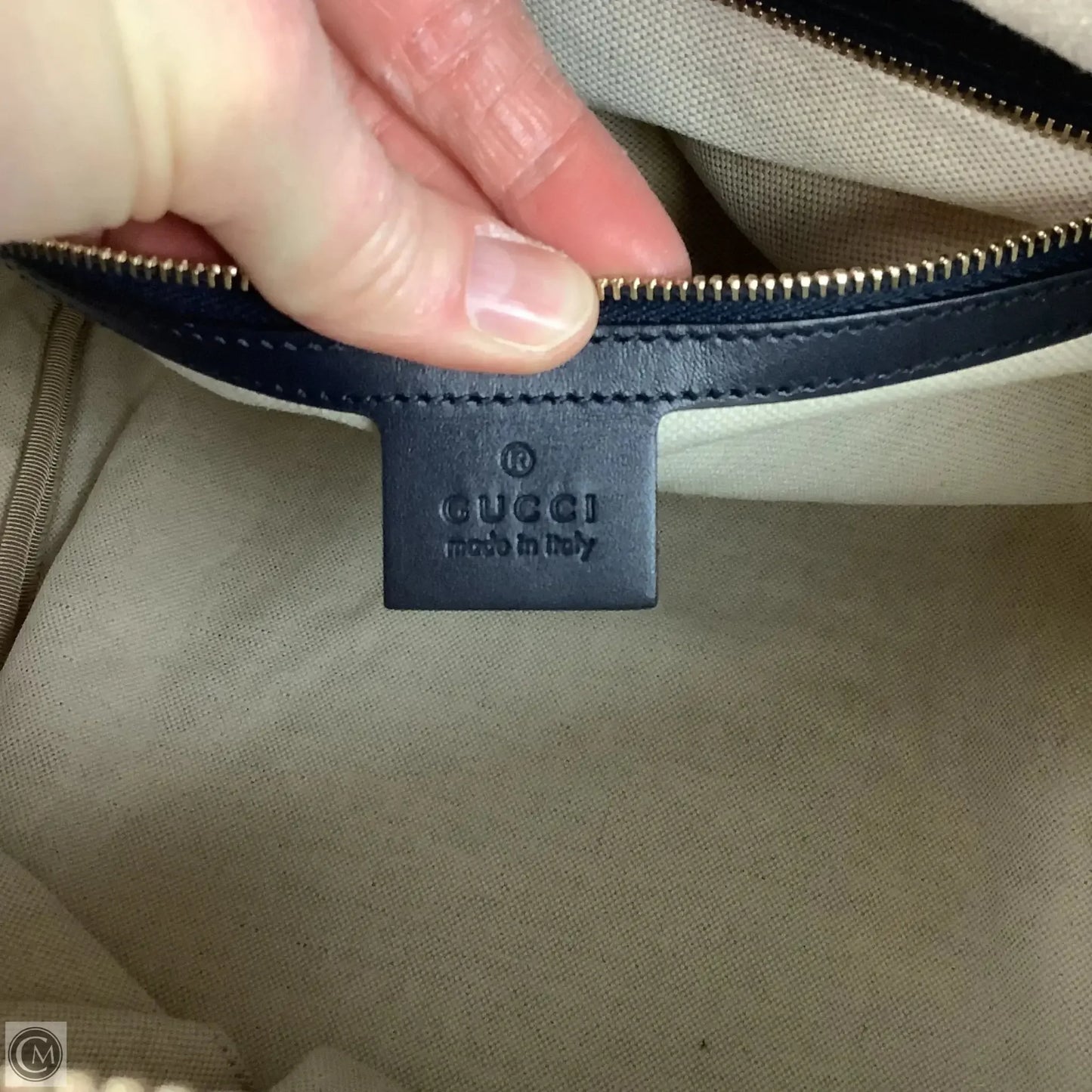 Handbag Luxury Designer By Gucci, Size: Medium