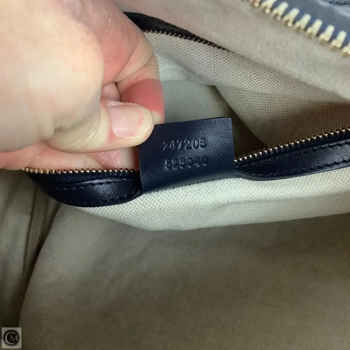 Handbag Luxury Designer By Gucci, Size: Medium