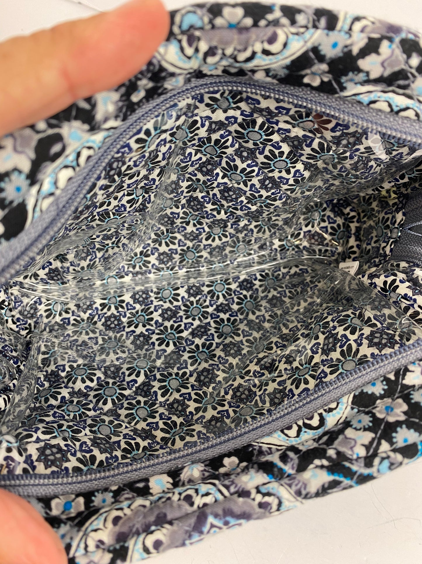 Makeup Bag By Vera Bradley, Size: Medium