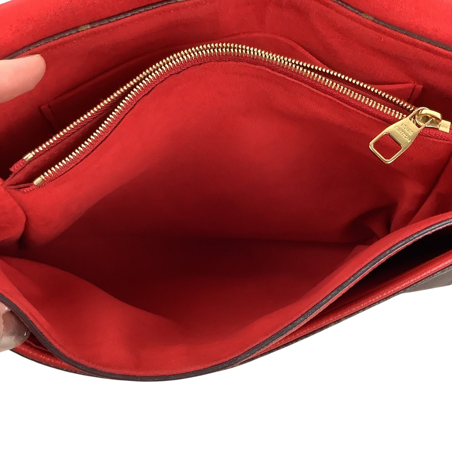 Crossbody Luxury Designer By Louis Vuitton, Size: Medium