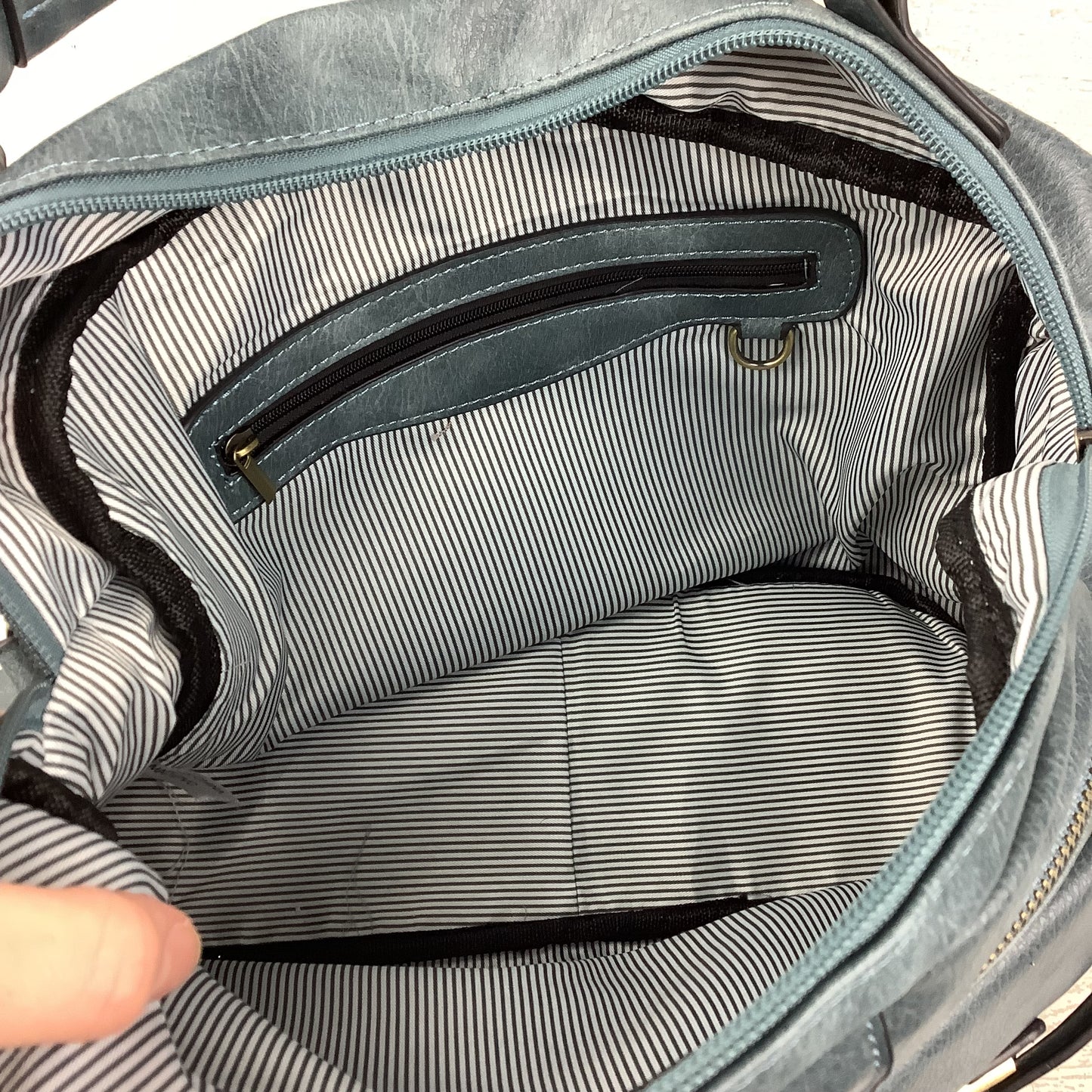 Handbag By Clothes Mentor, Size: Medium