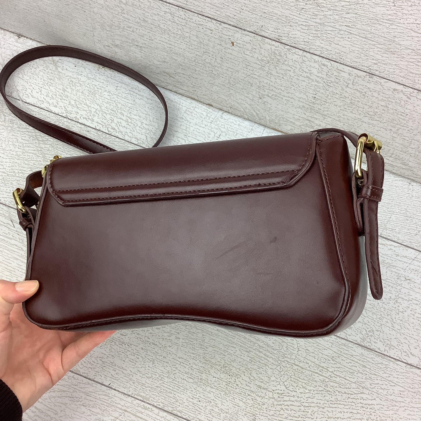 Crossbody By Clothes Mentor, Size: Medium