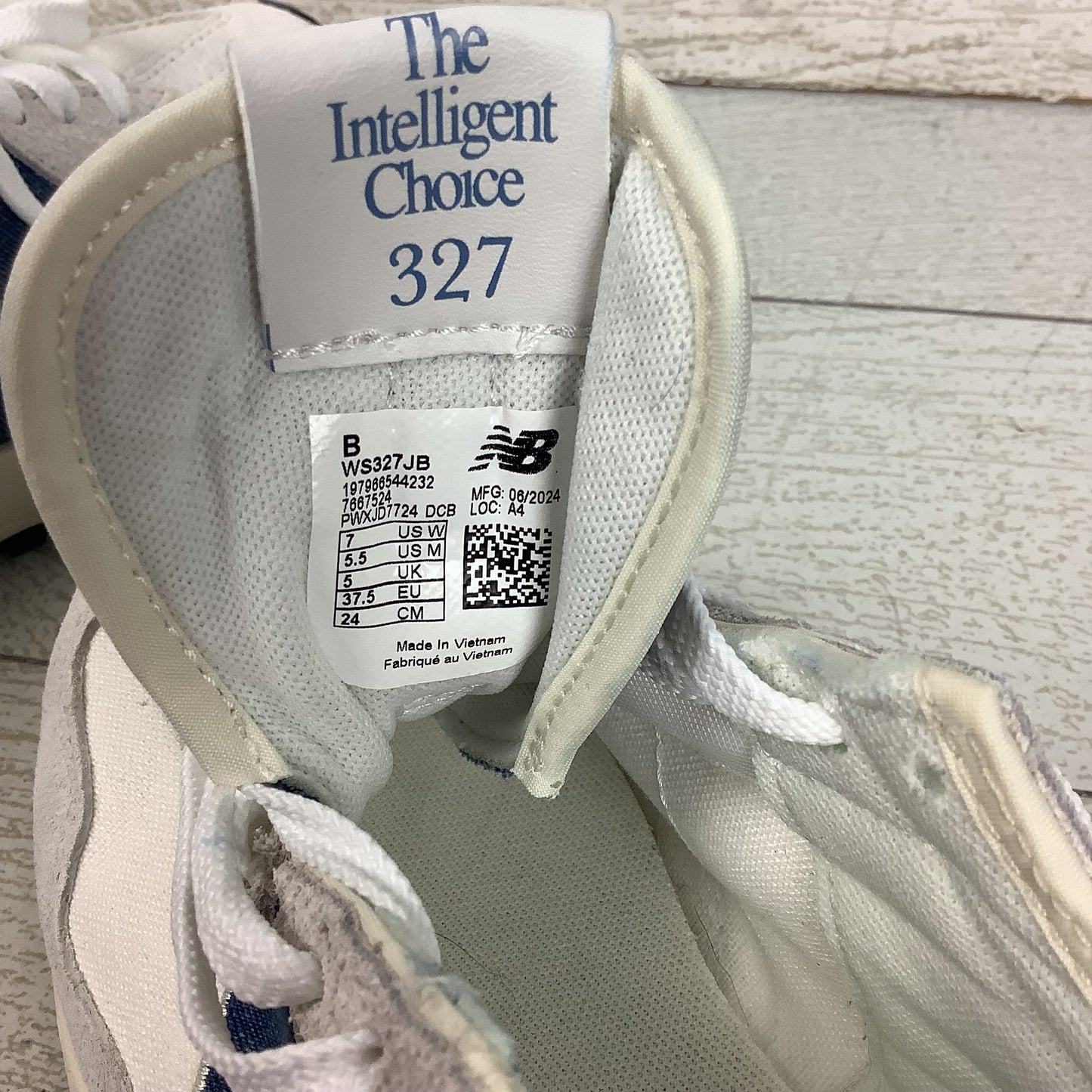 Shoes Athletic By New Balance In Cream, Size: 7