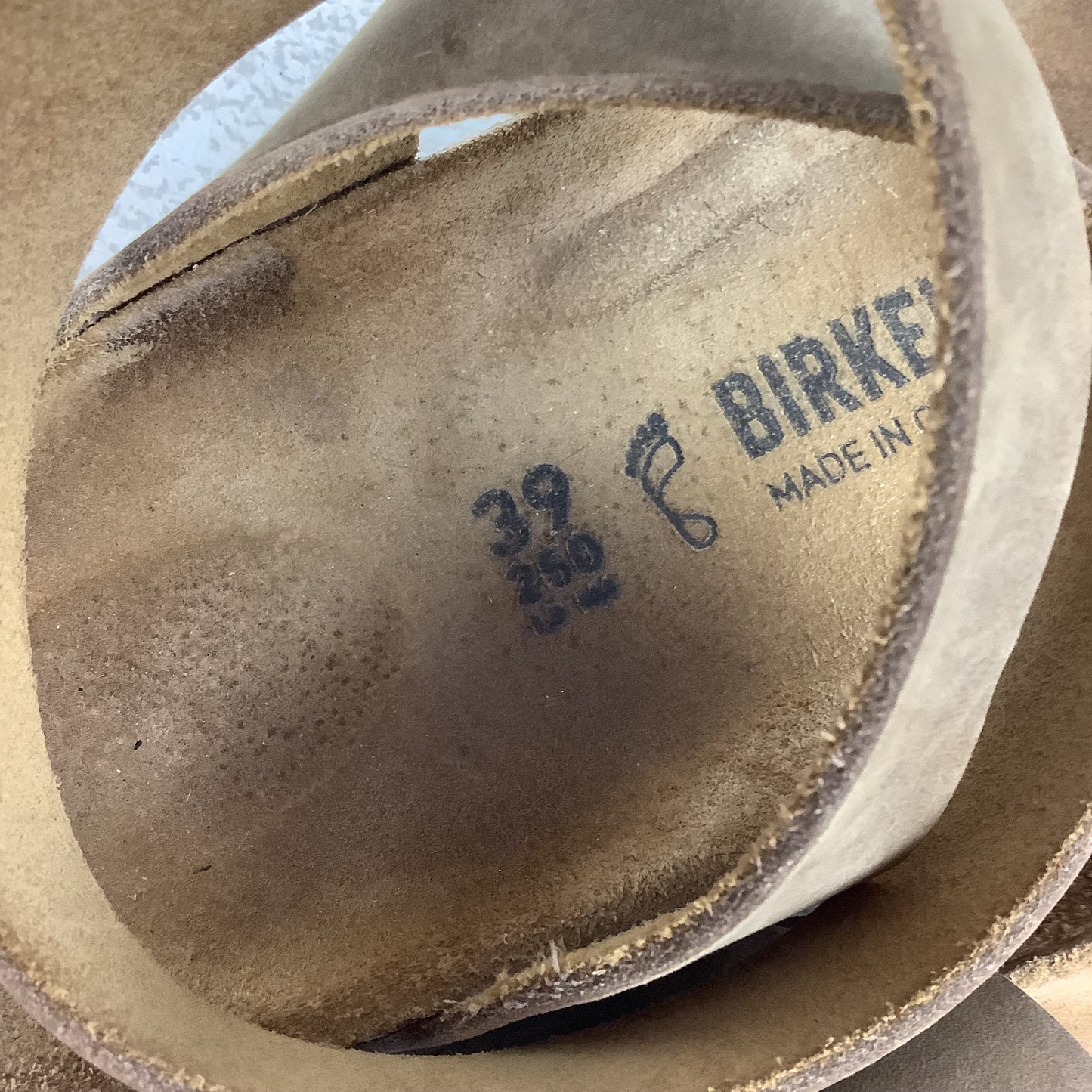 Sandals Flats By Birkenstock In Tan, Size: 8 (39)