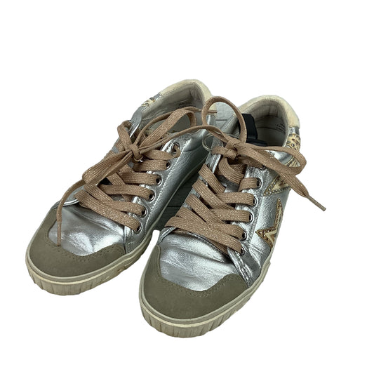 Shoes Sneakers By Cmc  Size: 6